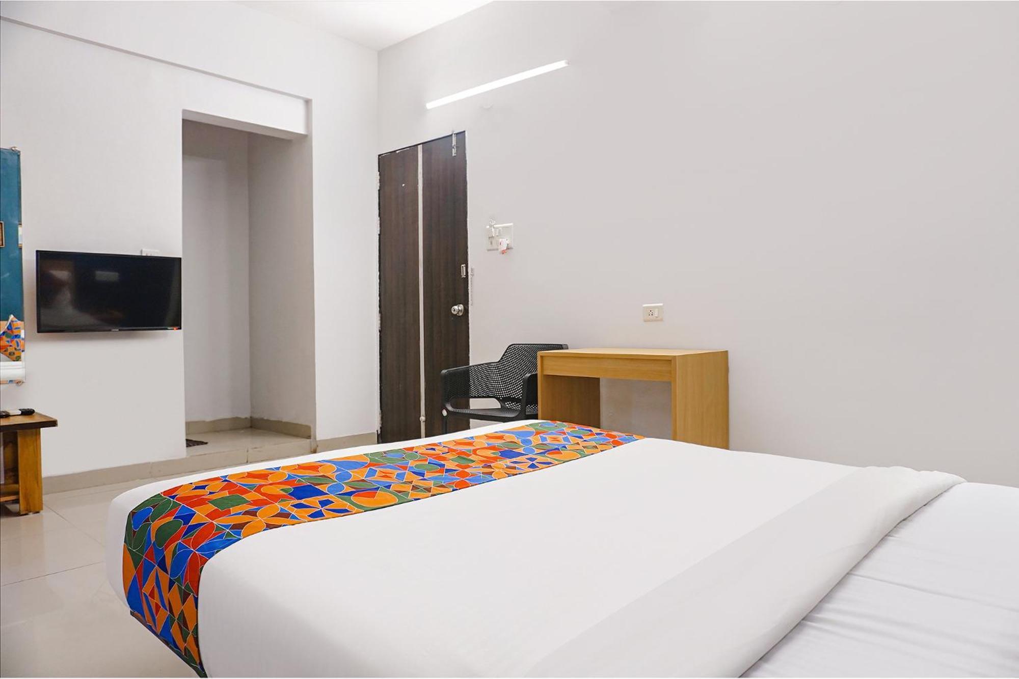 Fabhotel Aura Homes - Nr Khandoba Mandir Pimpri-Chinchwad Exterior photo